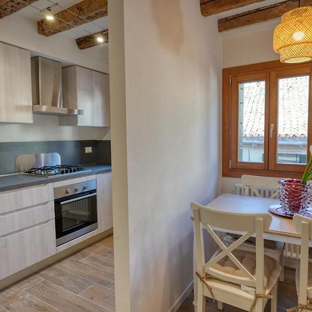 Ecco Suites Apartments Венеция Екстериор снимка