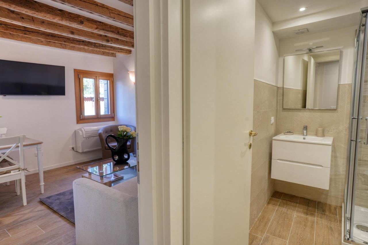 Ecco Suites Apartments Венеция Екстериор снимка