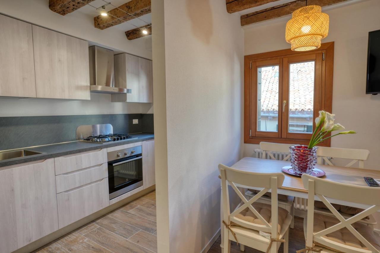Ecco Suites Apartments Венеция Екстериор снимка