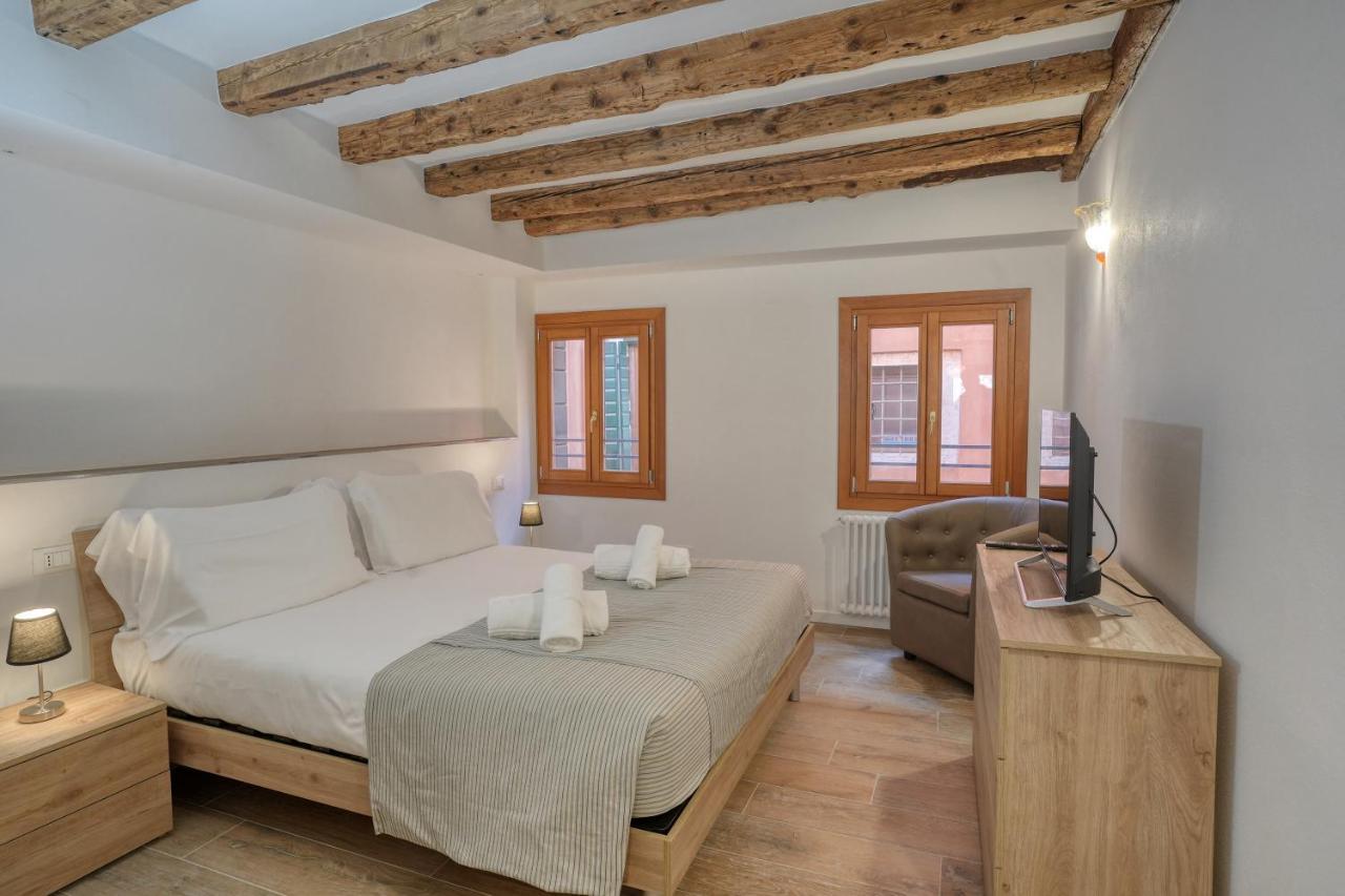 Ecco Suites Apartments Венеция Екстериор снимка