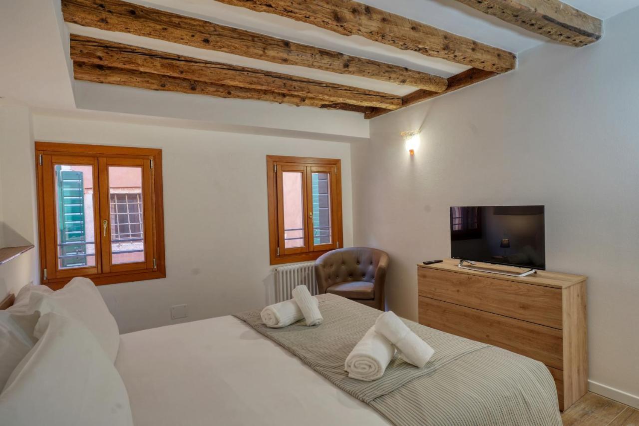 Ecco Suites Apartments Венеция Екстериор снимка