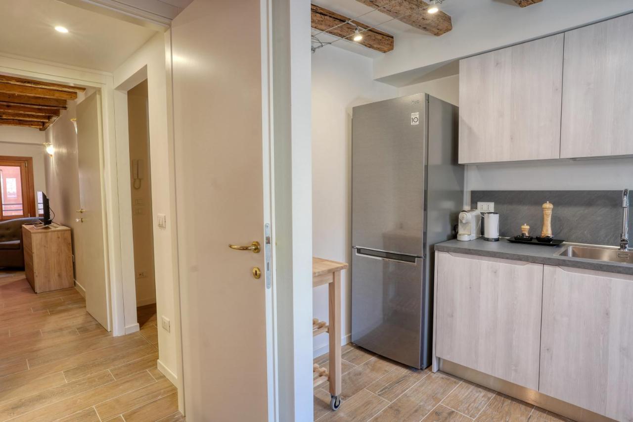Ecco Suites Apartments Венеция Екстериор снимка