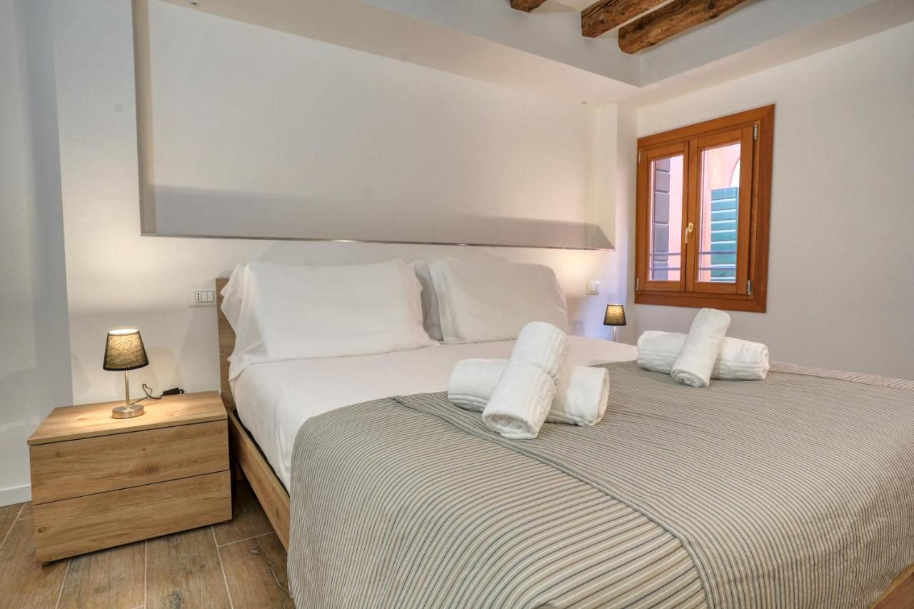 Ecco Suites Apartments Венеция Екстериор снимка