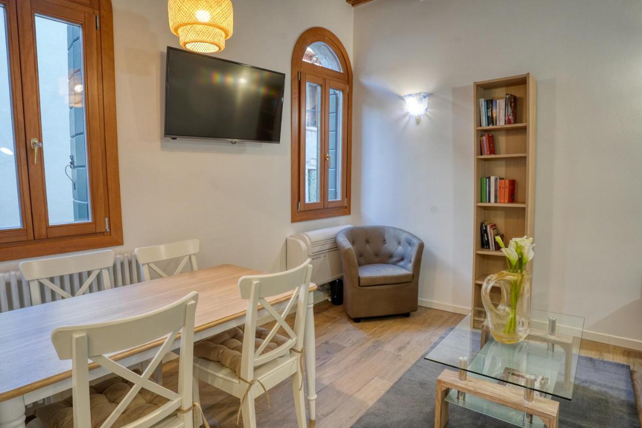 Ecco Suites Apartments Венеция Екстериор снимка