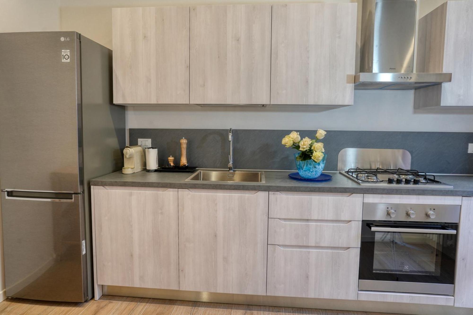 Ecco Suites Apartments Венеция Екстериор снимка
