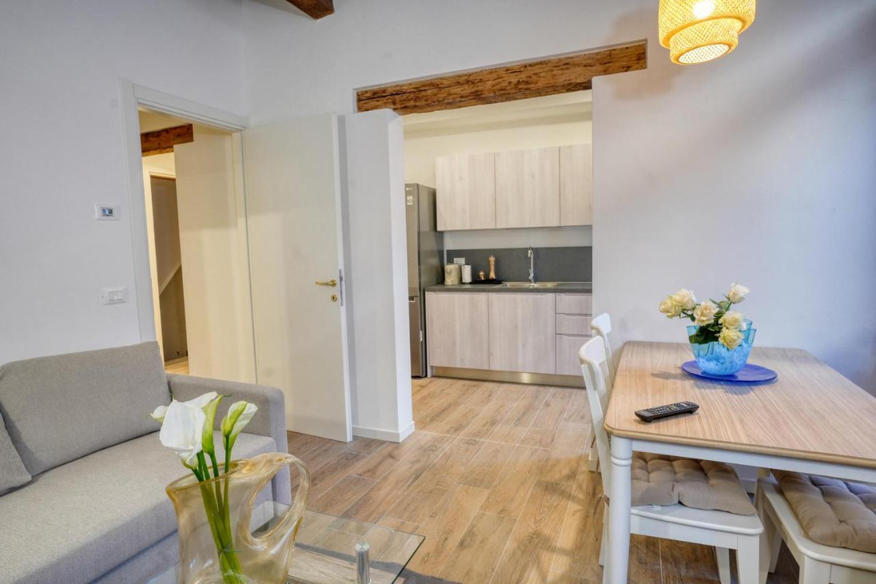 Ecco Suites Apartments Венеция Екстериор снимка