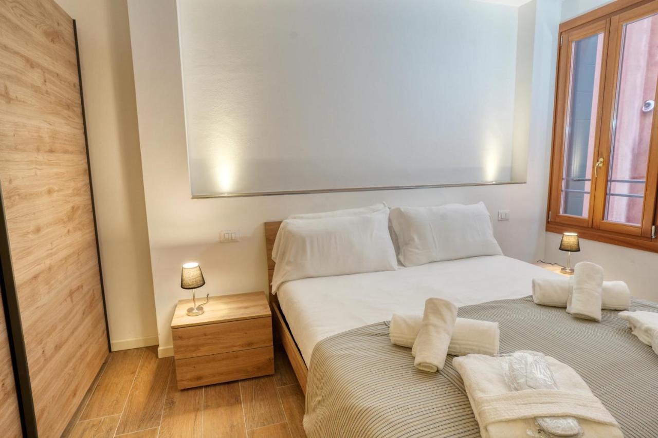 Ecco Suites Apartments Венеция Екстериор снимка