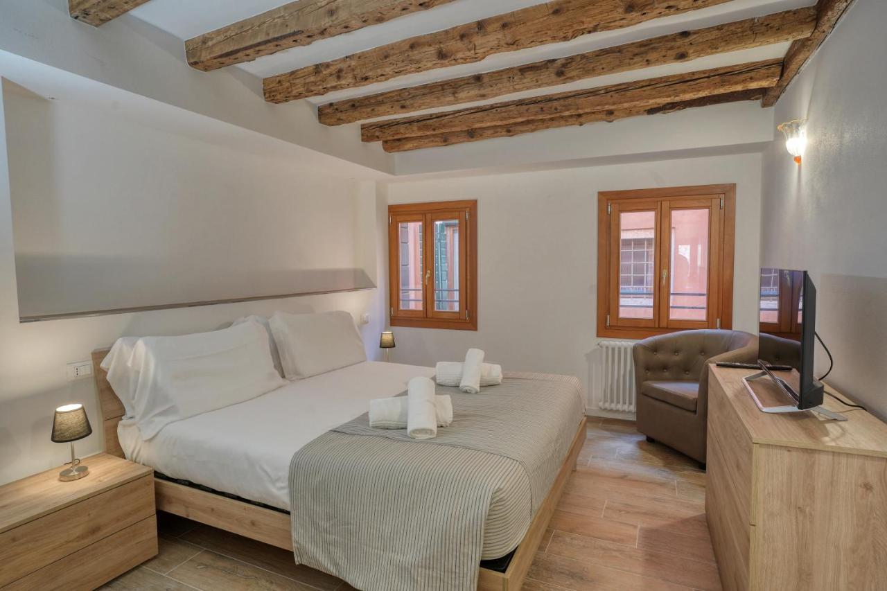 Ecco Suites Apartments Венеция Екстериор снимка