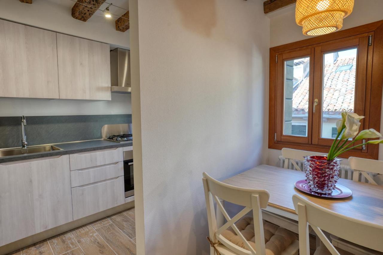 Ecco Suites Apartments Венеция Екстериор снимка
