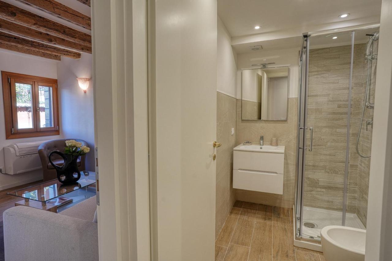 Ecco Suites Apartments Венеция Екстериор снимка