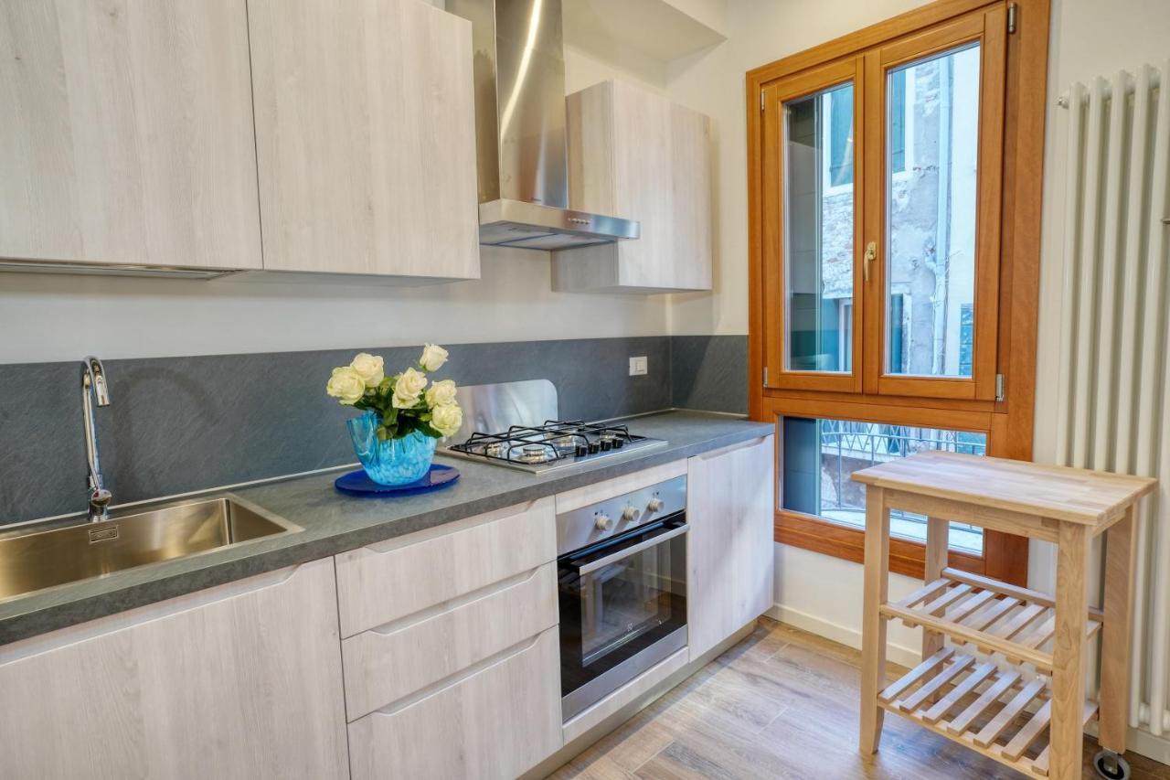 Ecco Suites Apartments Венеция Екстериор снимка