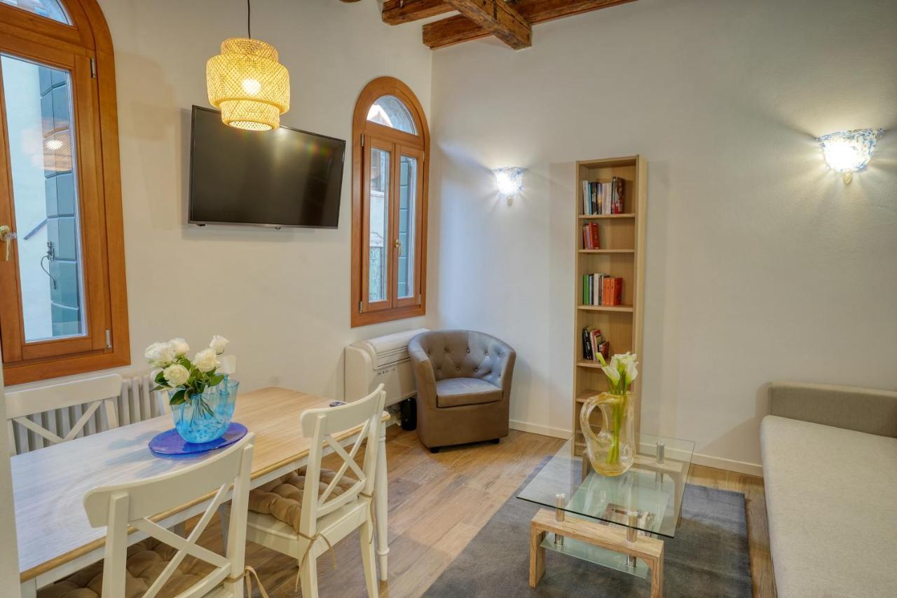 Ecco Suites Apartments Венеция Екстериор снимка