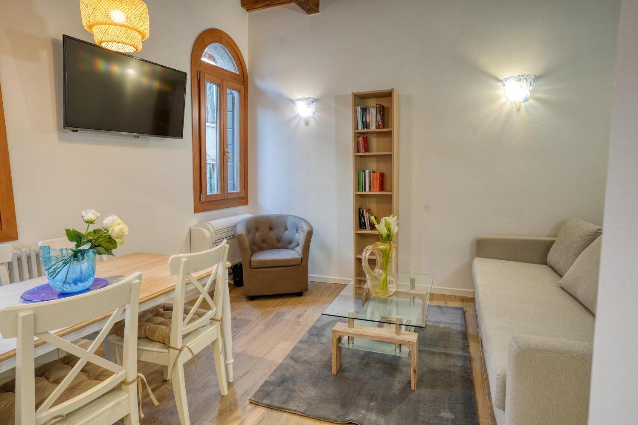 Ecco Suites Apartments Венеция Екстериор снимка