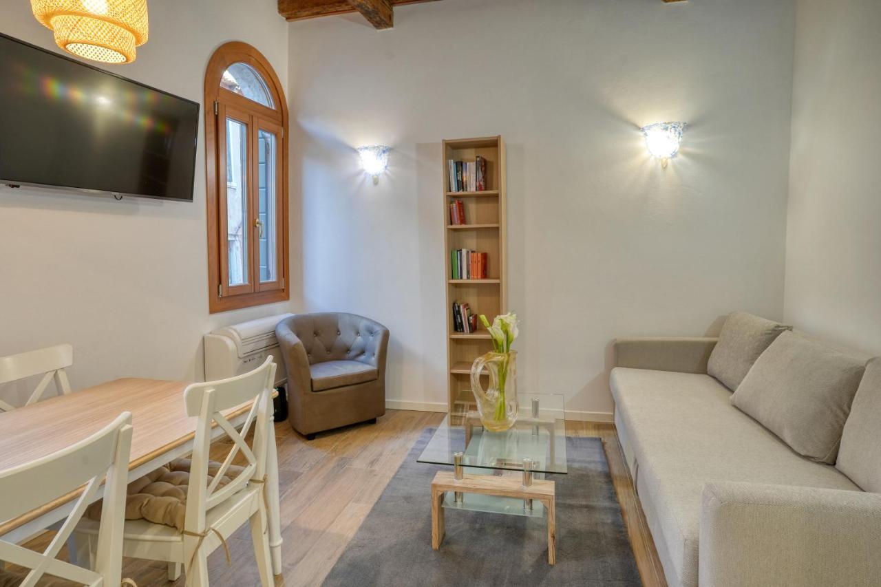 Ecco Suites Apartments Венеция Екстериор снимка