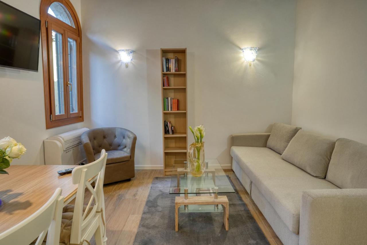 Ecco Suites Apartments Венеция Екстериор снимка