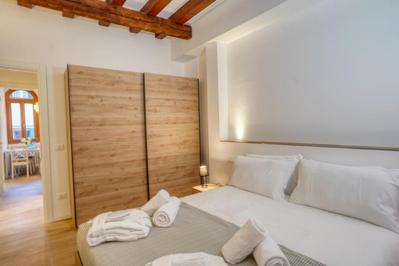 Ecco Suites Apartments Венеция Екстериор снимка