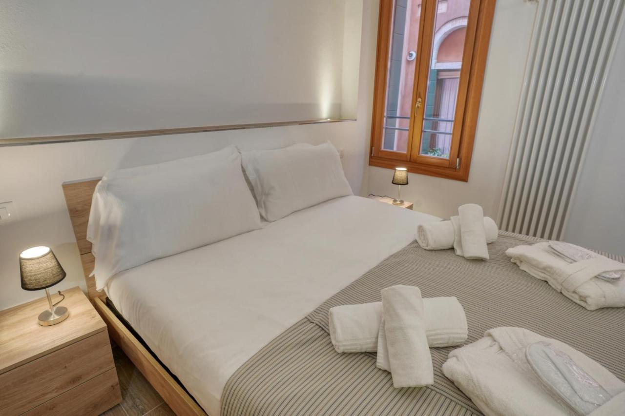 Ecco Suites Apartments Венеция Екстериор снимка