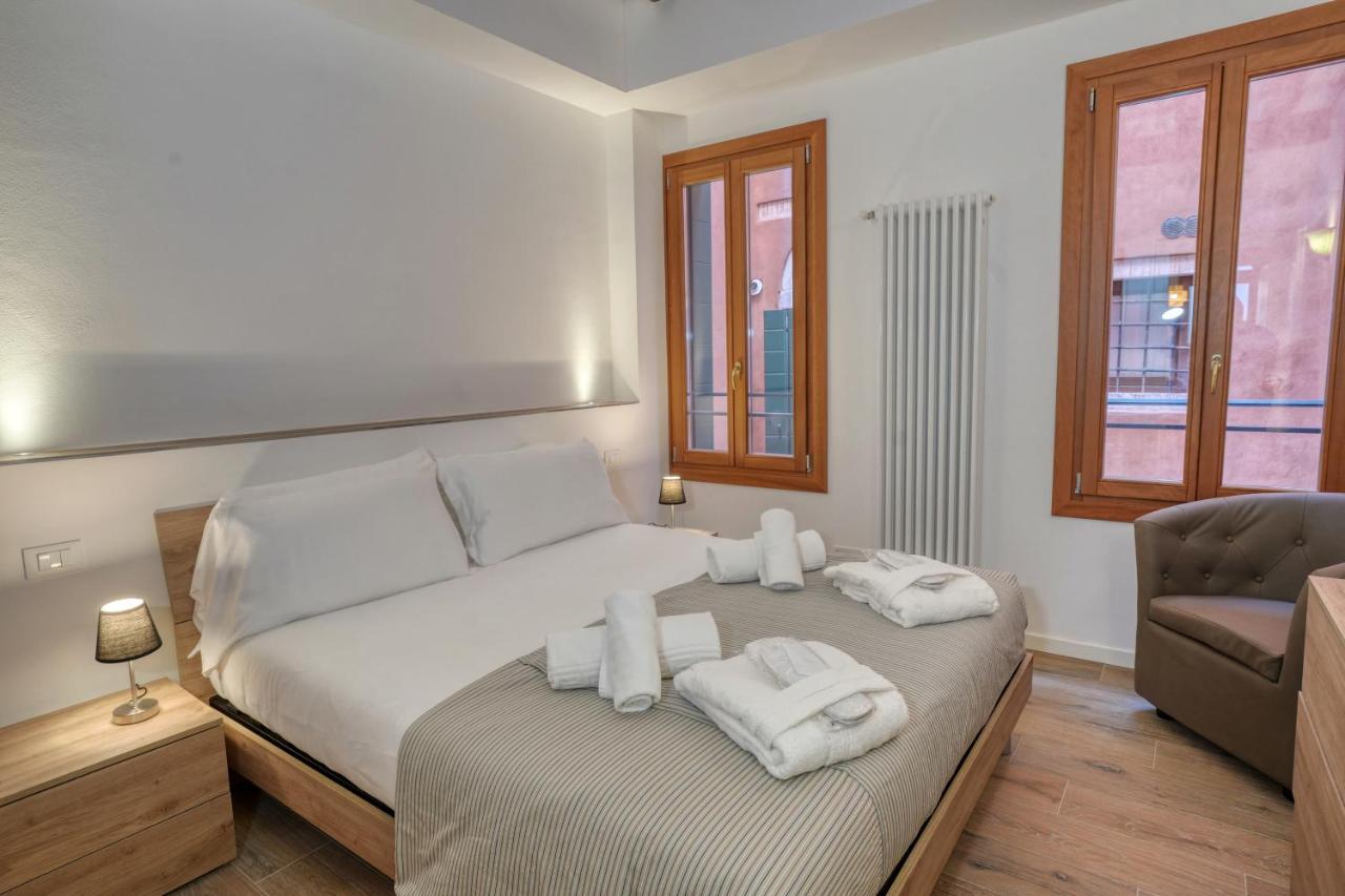 Ecco Suites Apartments Венеция Екстериор снимка