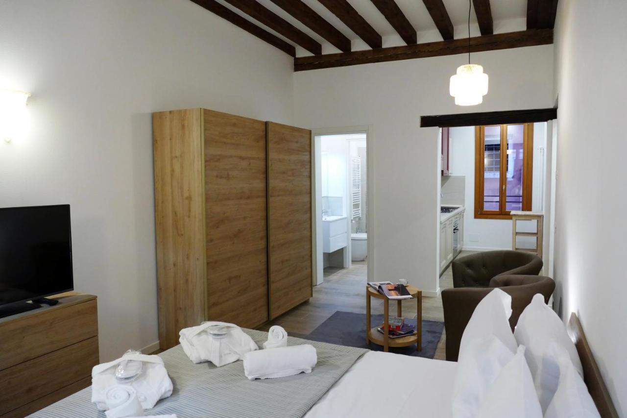 Ecco Suites Apartments Венеция Екстериор снимка