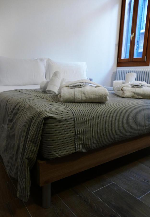 Ecco Suites Apartments Венеция Екстериор снимка