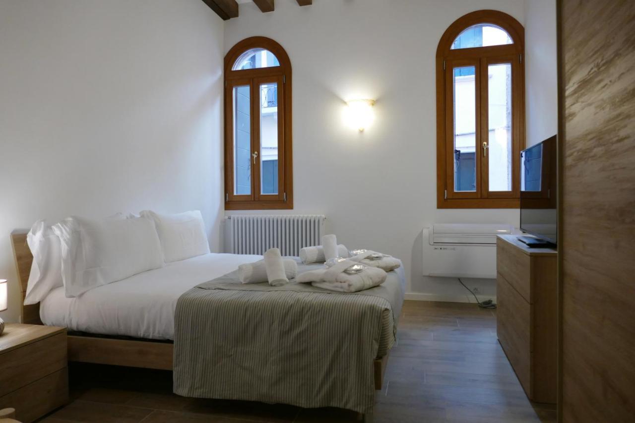Ecco Suites Apartments Венеция Екстериор снимка