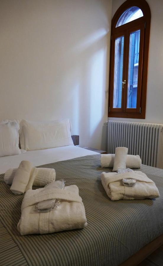 Ecco Suites Apartments Венеция Екстериор снимка