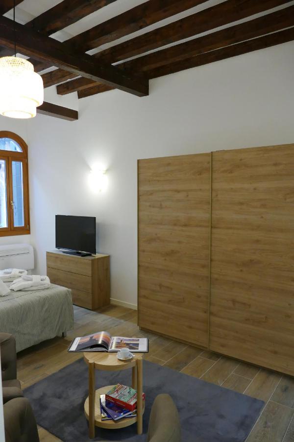 Ecco Suites Apartments Венеция Екстериор снимка